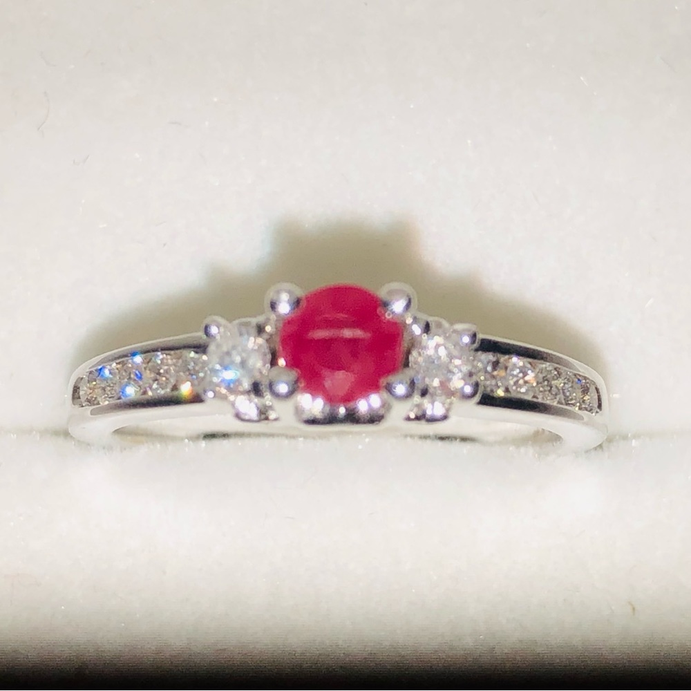 New Ruby, Diamond and White Gold Ring w Appriasal - Picture 3 of 11